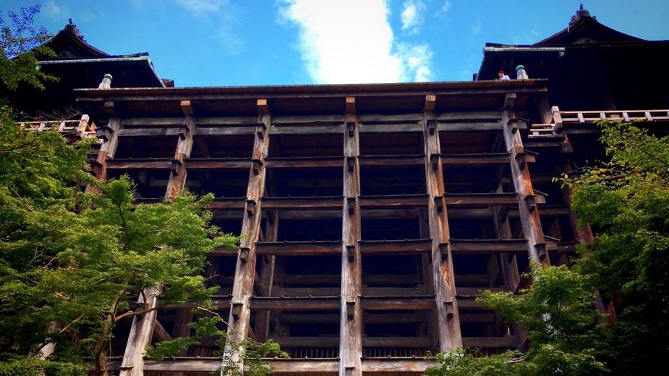 wood columns kiyomizudera-38-1024x576