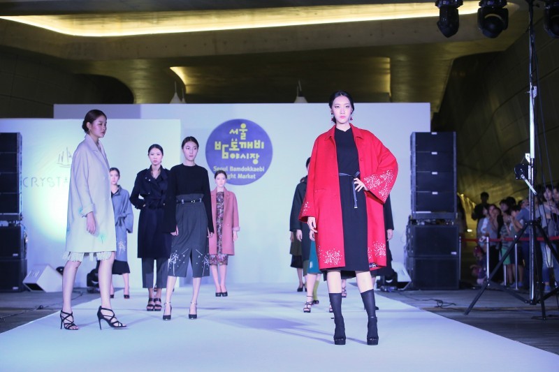 Fashion show at DDP night market