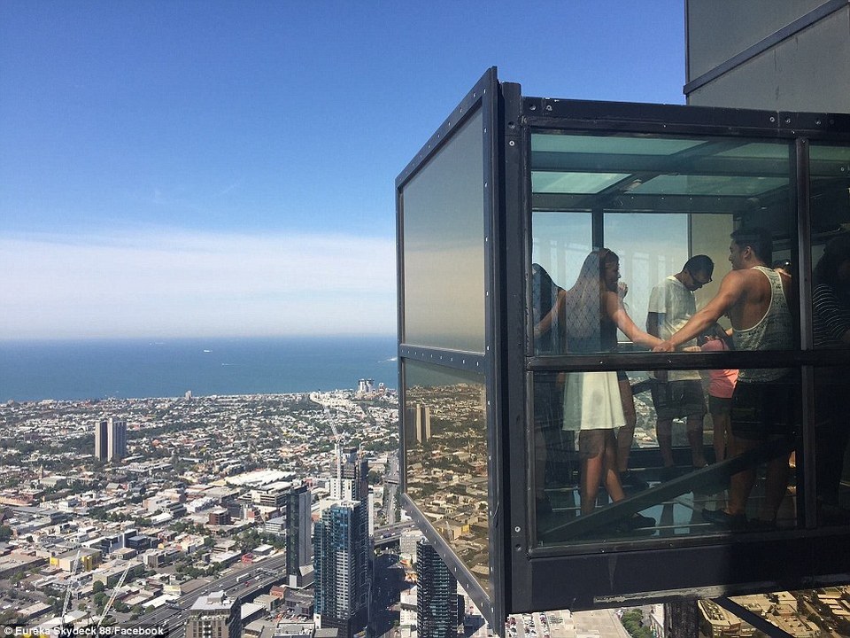 eureka tower melbourne (1)