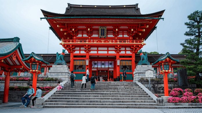 fushimi-inari-taisha-shrine-kyoto-japan