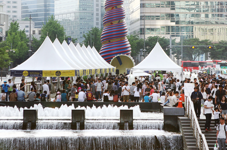 Cheonggye-Plaza-Season-Market