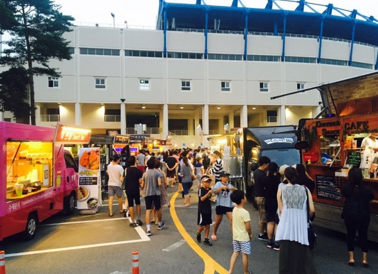 Mokdong Stadium night market-2
