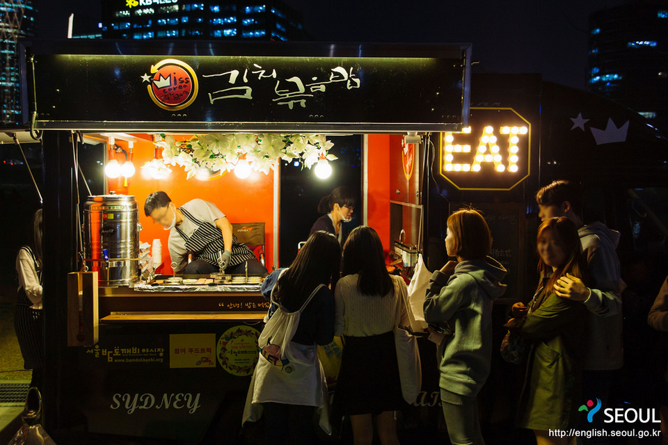 Seoul-Bamdokkaebi-Night-Market south korea (1)
