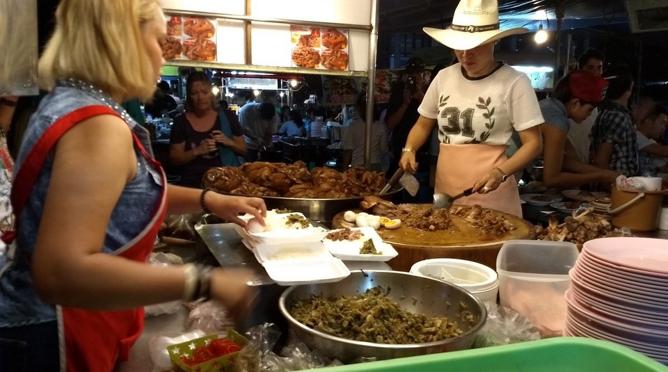 Khao Kha Moo Chang Phueak (Cowboy Hat Lady) chiang mai (12)