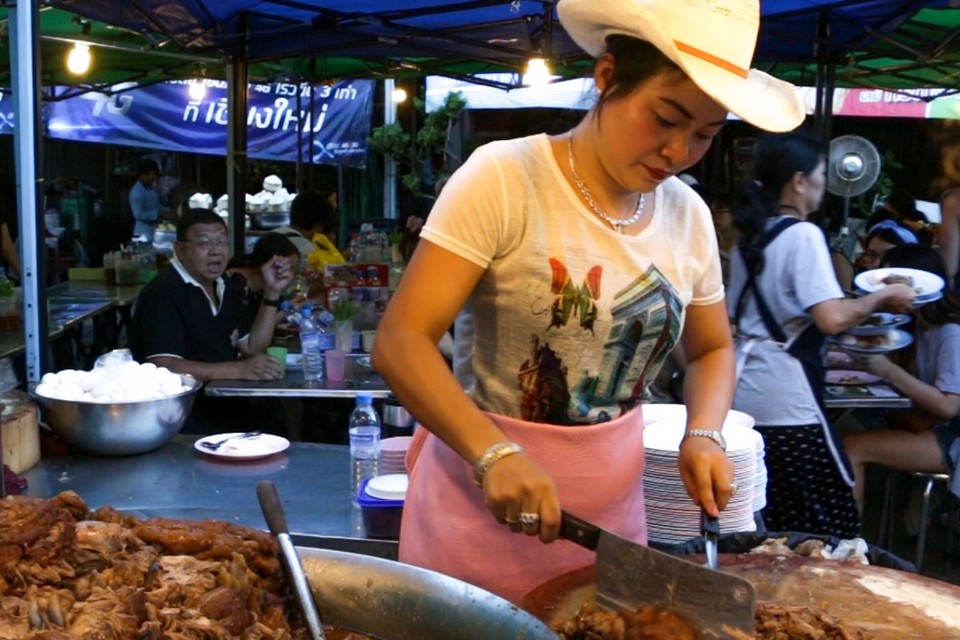 Khao Kha Moo Chang Phueak (Cowboy Hat Lady) chiang mai (13)
