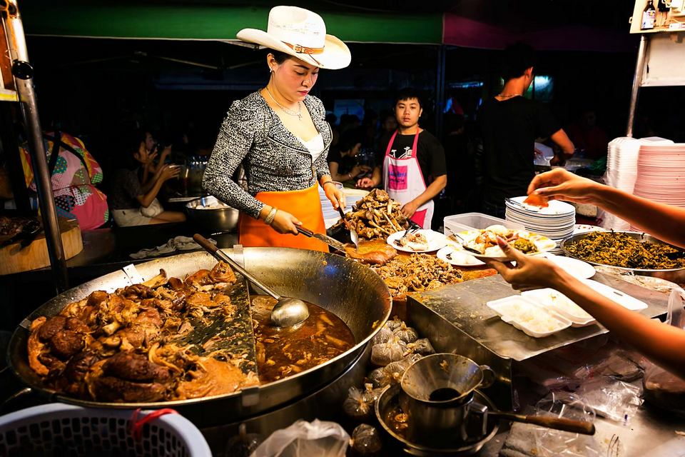 Khao Kha Moo Chang Phueak (Cowboy Hat Lady) chiang mai (4)