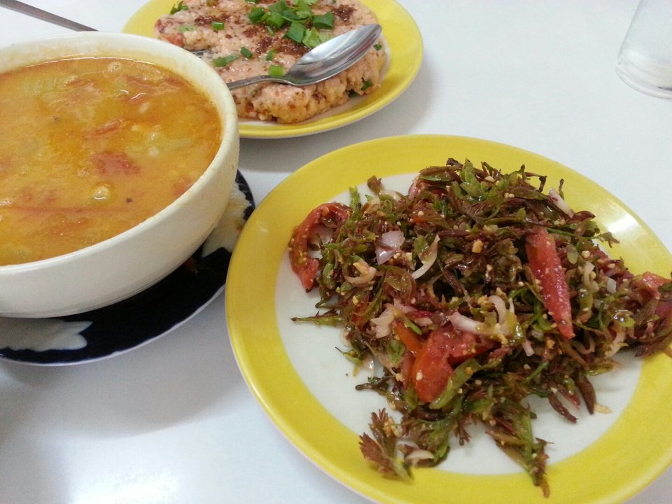 Nong Bee's Burmese Restaurant & Library chiang mai (1)