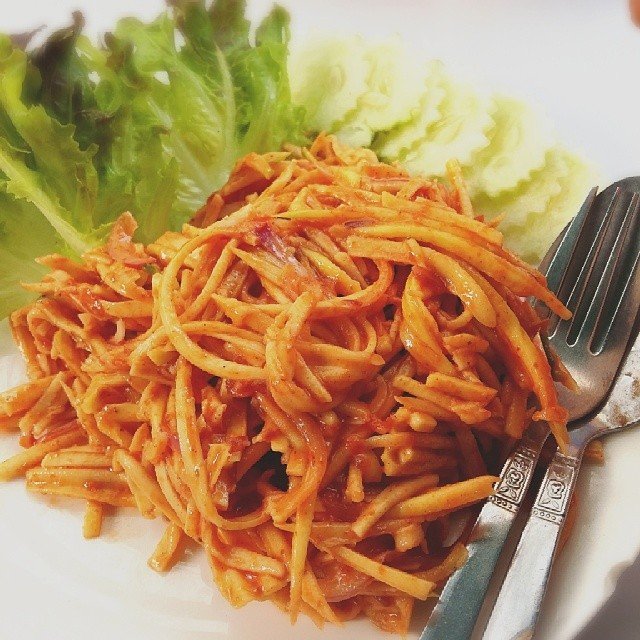 Nong Bee's Burmese Restaurant & Library chiang mai (1)
