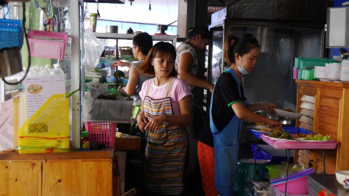 Nong Bee's Burmese Restaurant & Library chiang mai (1)