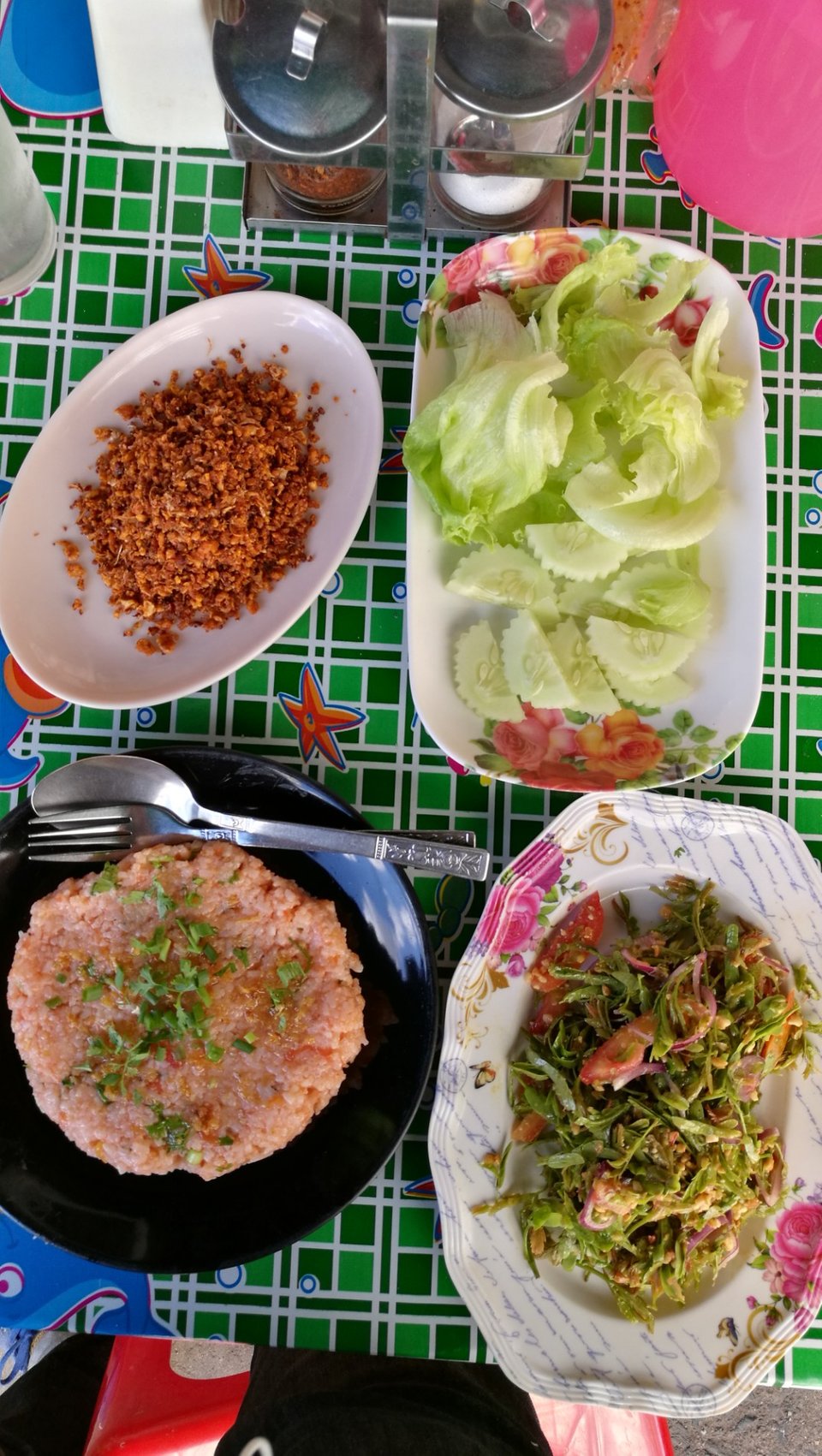 Nong Bee's Burmese Restaurant & Library chiang mai (1)