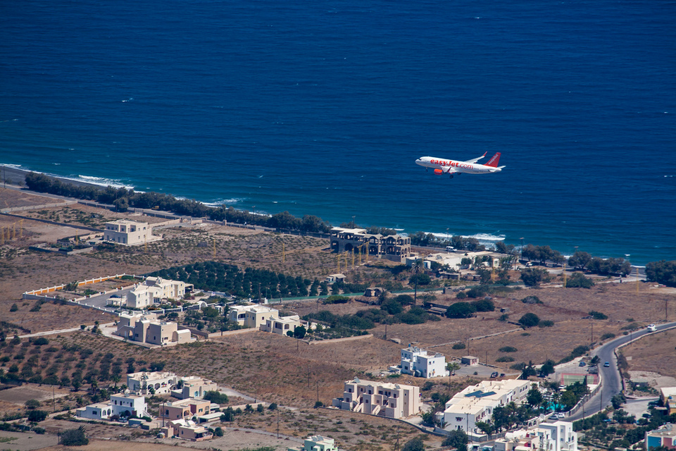1santorini-airport-21128_b