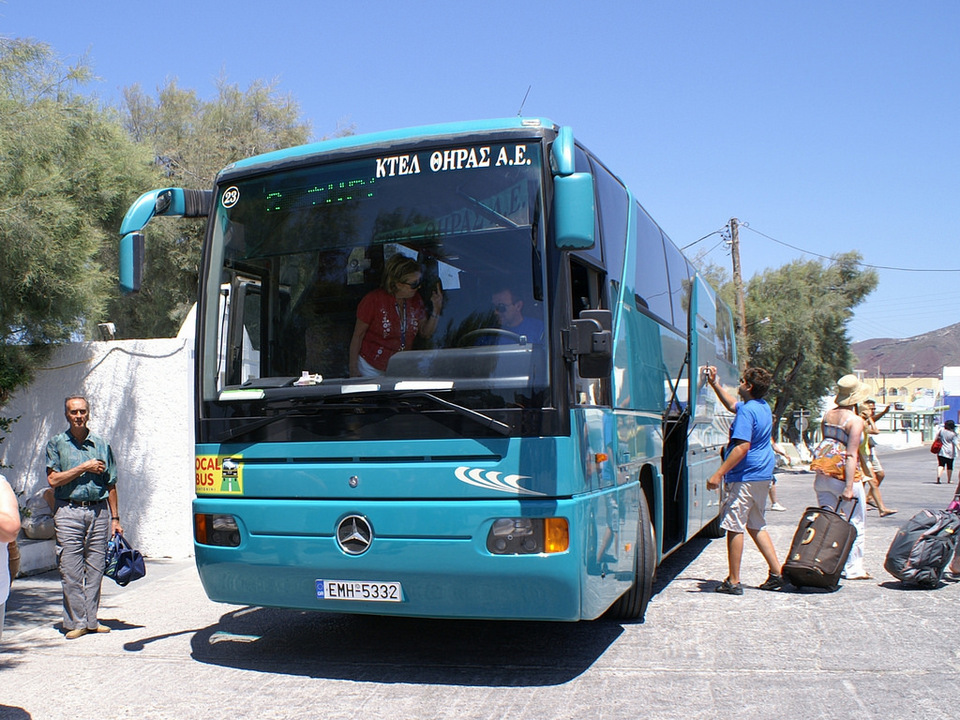 Service bus in Oia village