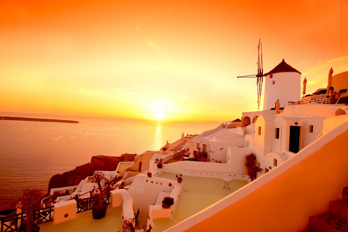 enjoy-the-most-famous-sunset-in-the-world-in-santorini-santorini-with-famous-windmill-in-greece-oia-village-135-411d