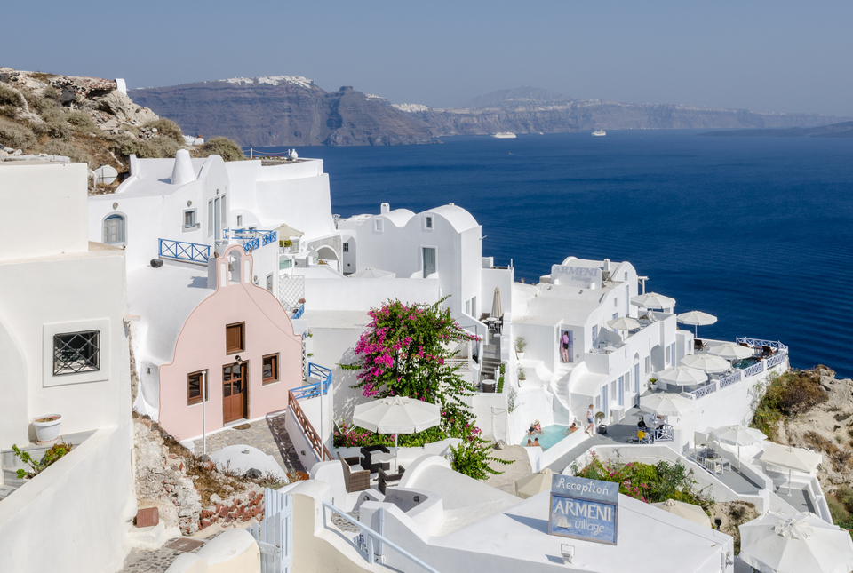 2oia town santorini