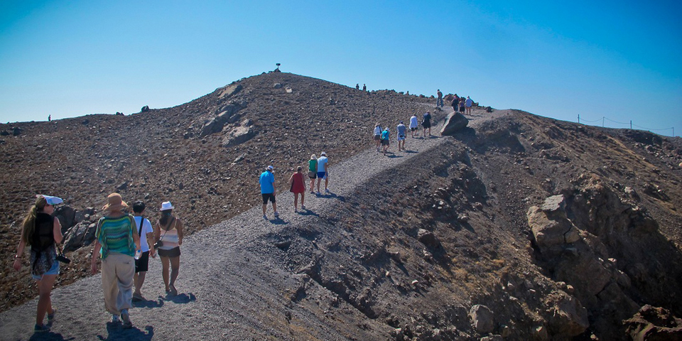 31santorini-volcano-tour-nea-kameni-3