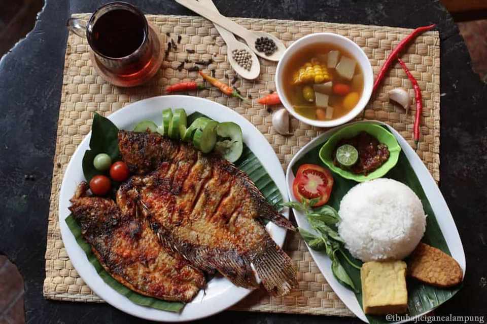Ikan bakar (Grilled fish) kuala lumpur malaysia (1)