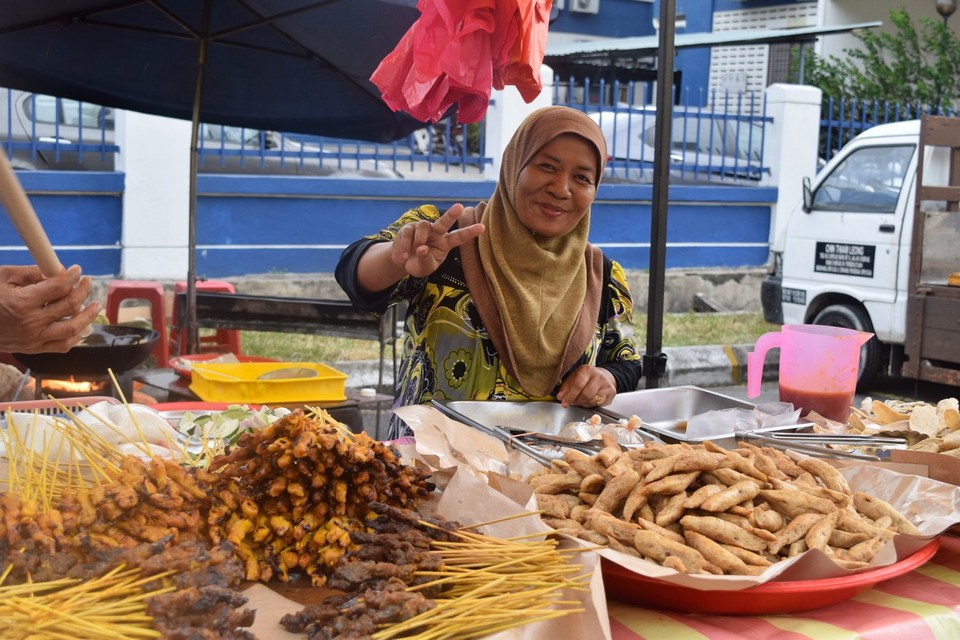 1At Sri Petaling, Pasar Malam is available on every Tuesday, regardless of the weather.