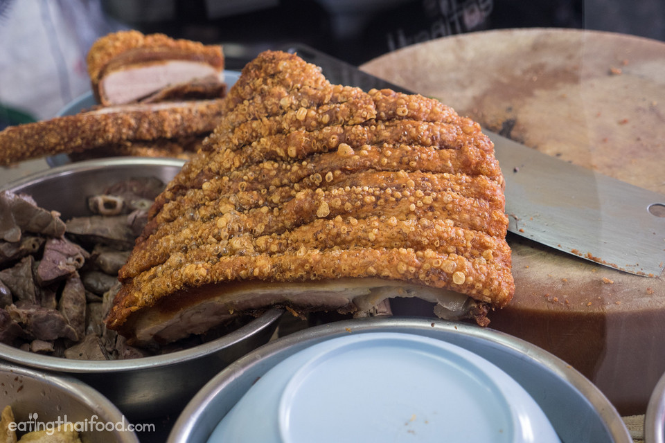 thai street food michelin star Guay Jub Mr. Joe Mr Joe Crispy Pork (Bib Gourmand) (1)