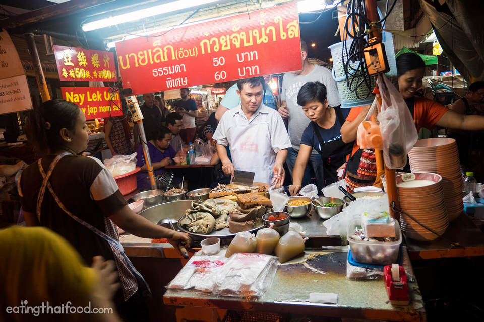 thai street food michelin star Guay Jub Mr. Joe Mr Joe Crispy Pork (Bib Gourmand) (1)