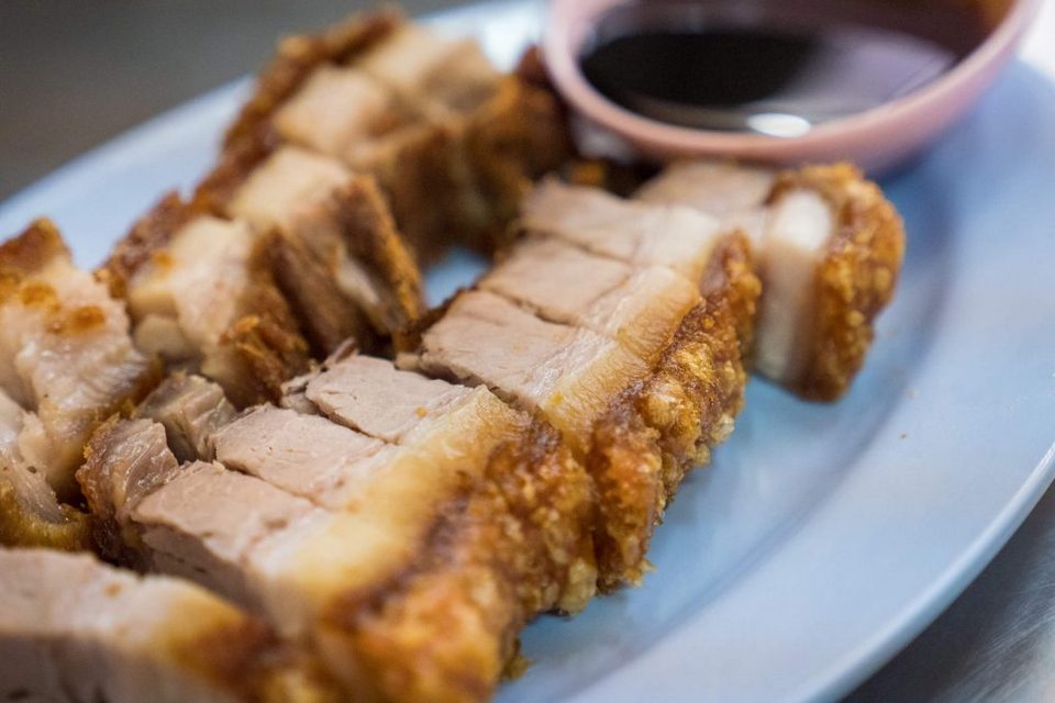 thai street food michelin star Guay Jub Mr. Joe Mr Joe Crispy Pork (Bib Gourmand) (1)