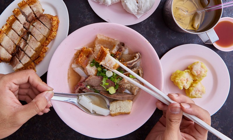 thai street food michelin star Guay Jub Mr. Joe Mr Joe Crispy Pork (Bib Gourmand) (1)