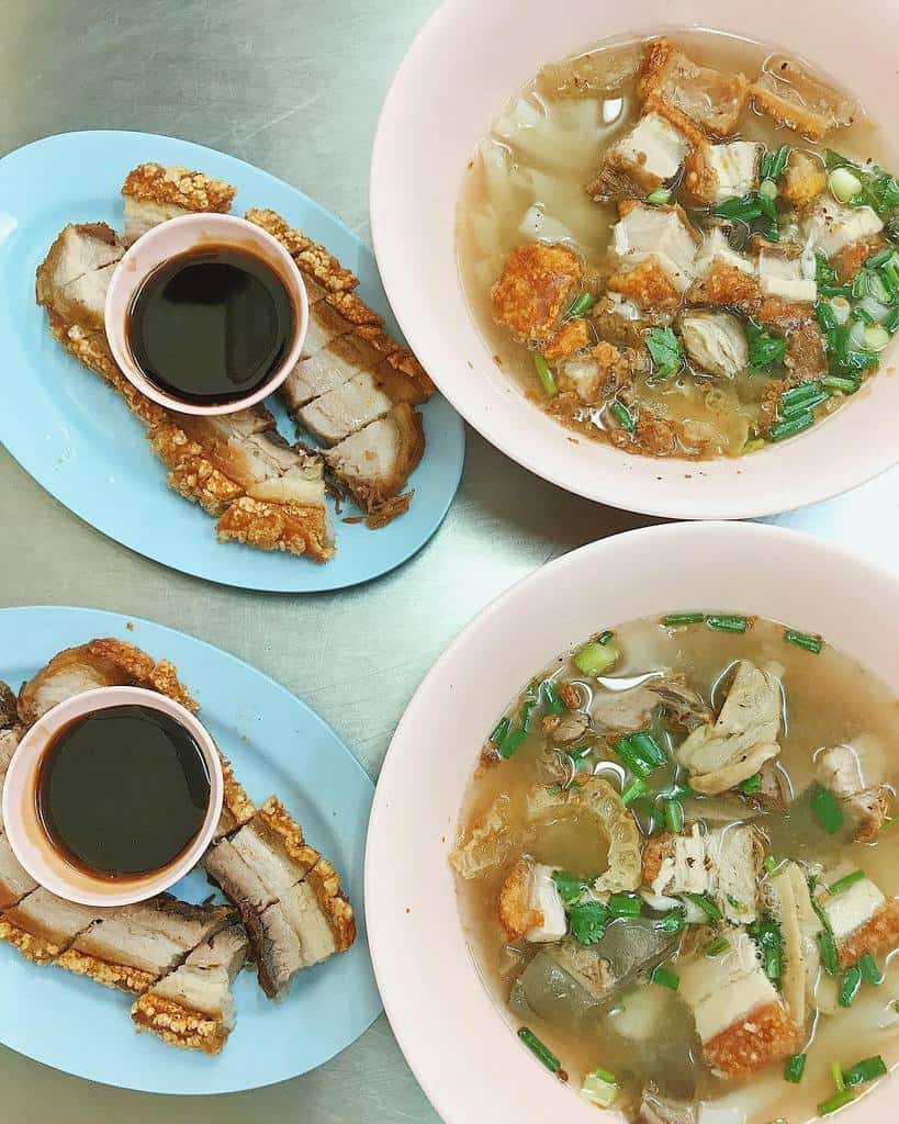 thai street food michelin star Guay Jub Mr. Joe Mr Joe Crispy Pork (Bib Gourmand) (1)