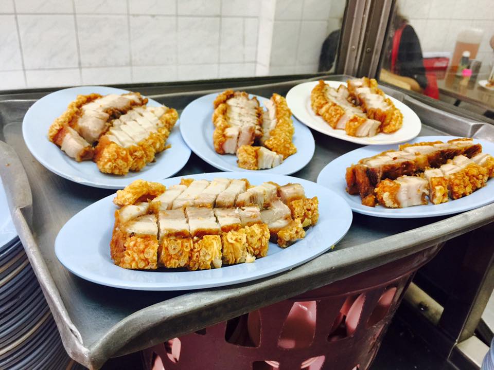 thai street food michelin star Guay Jub Mr. Joe Mr Joe Crispy Pork (Bib Gourmand) (1)