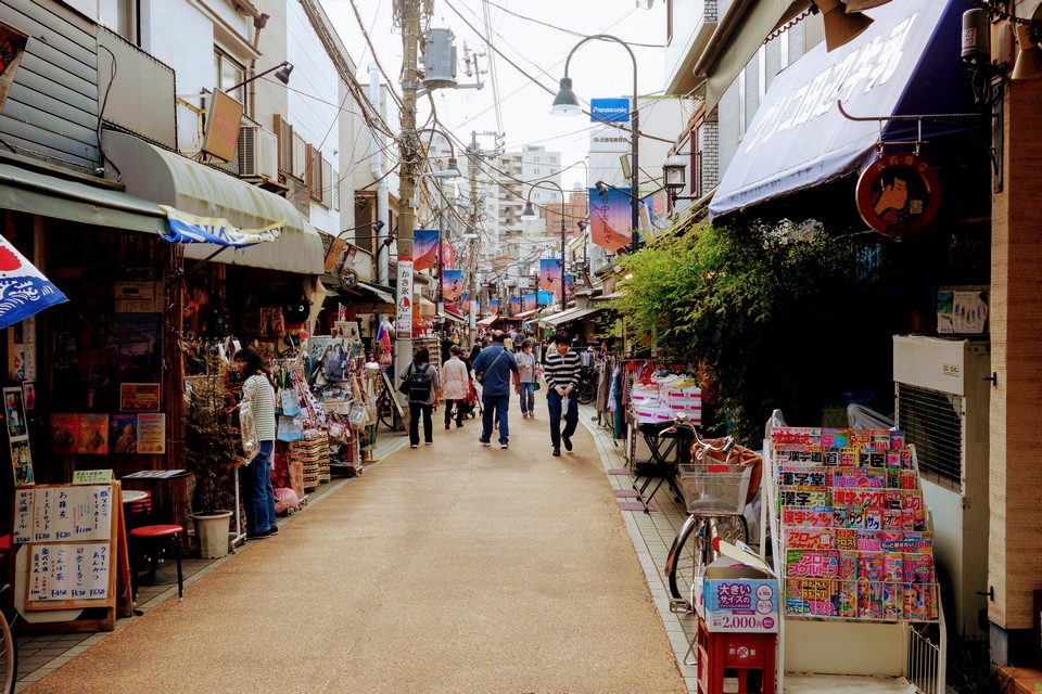 Yanaka-Street-Shot Image by: 10 days in japan blog.