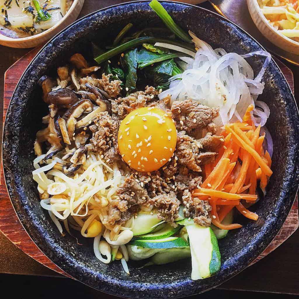 https://cdn.livingnomads.com/2019/03/01/bibimbap-korean-must-try-food-must-eat-in-korea-must-eat-korean-food-must-try-food-in-korea-1.jpg