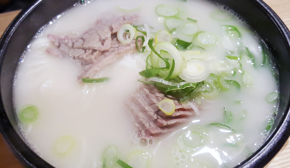 1Seolleongtang (Beef Bone Soup) (2)