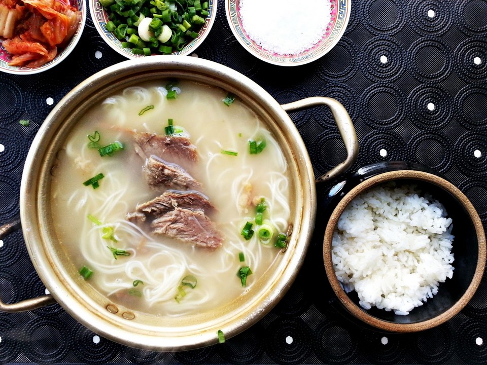 1Seolleongtang (Beef Bone Soup) (2)
