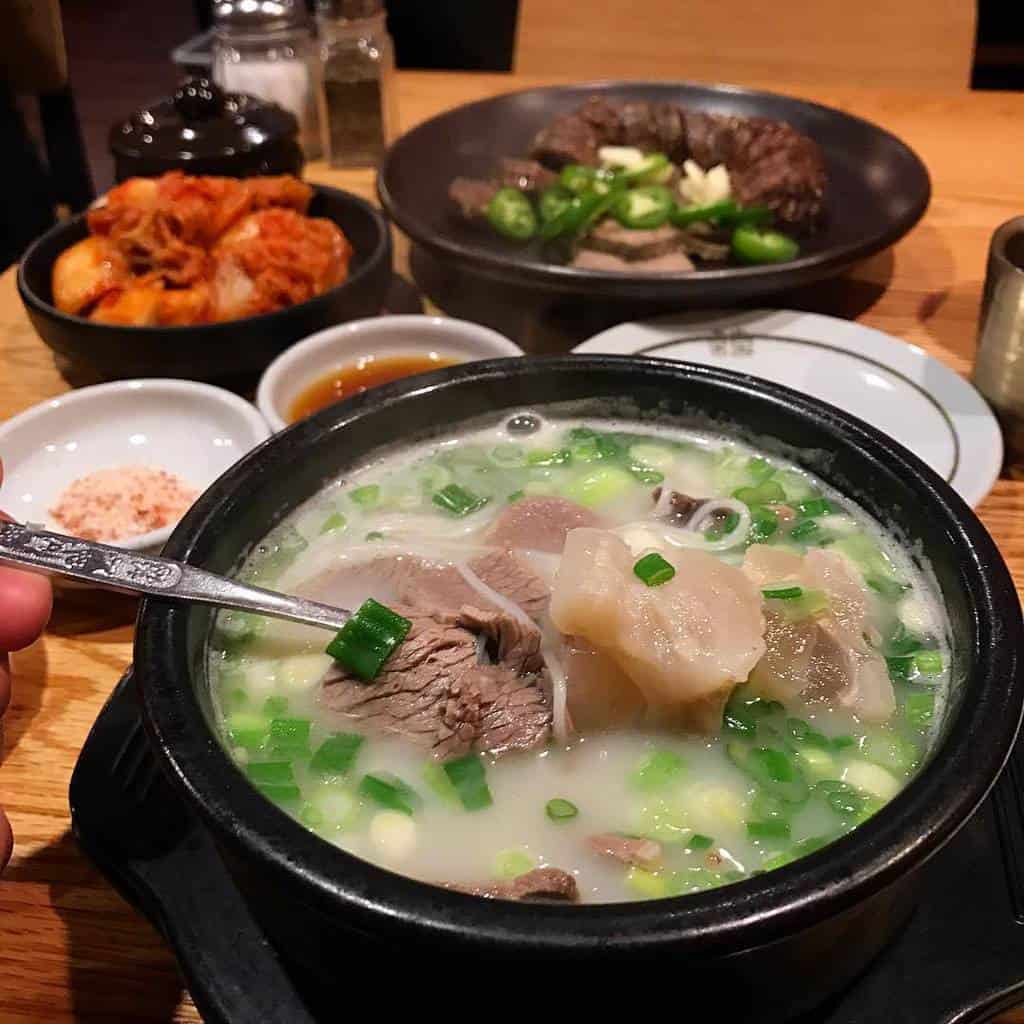 Seolleongtang (Beef Bone Soup)