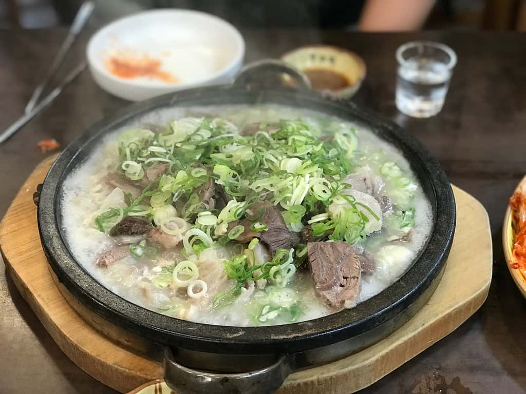 Seolleongtang (Beef Bone Soup)