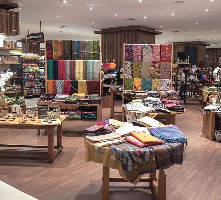 Sarinah shopping plaza with many local items.