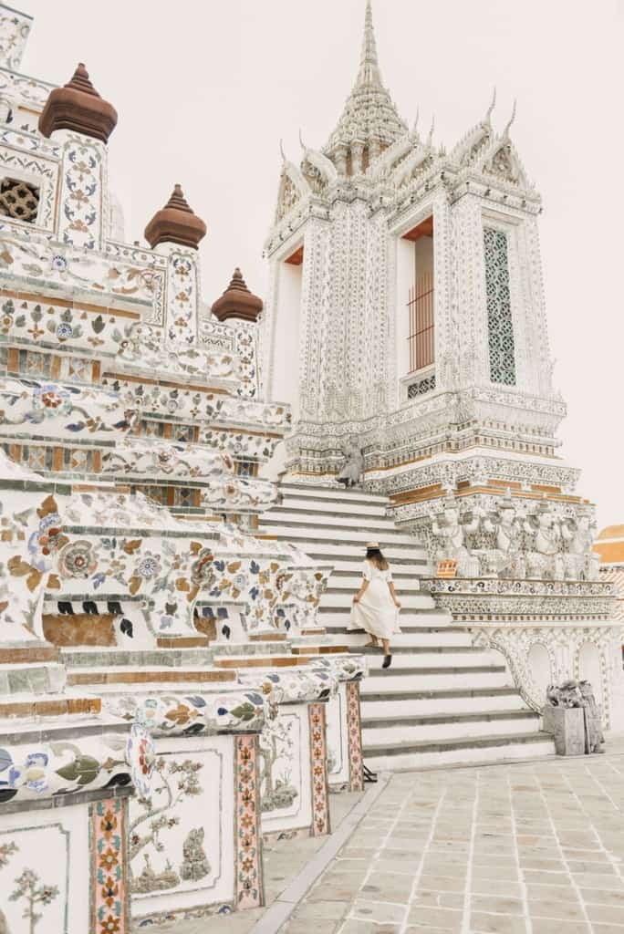 Wat Arun Temple with unique architecture, beautiful in every view.