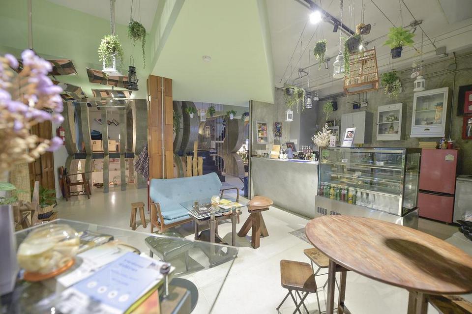 Hostel House Of Phraya Jasaen, best hostels in bangkok thailand (1)