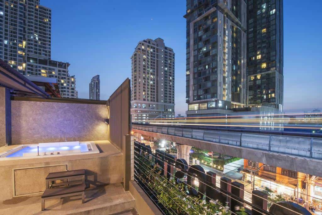 The Posh Phayathai, best hostels in bangkok thailand, budget hostels in bangkok (1)