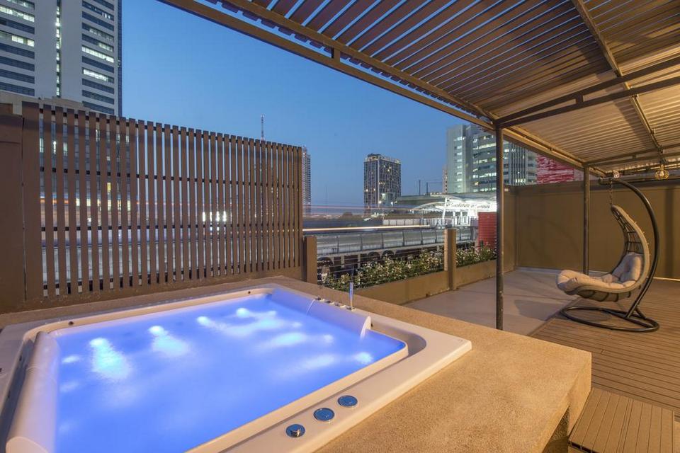The Posh Phayathai, cheap hostels in bangkok, coolest hostels in bangkok (1)