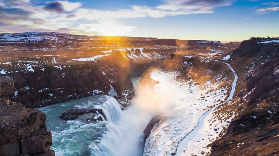 gullfoss-waterfall-in-iceland-1512982438-1000X561
