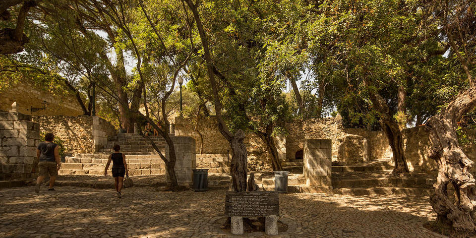 LIS-castelo-de-sao-jorge-un-chateau-sur-la-ville-2_1-1024×512