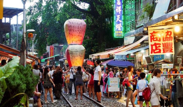 drop lantern in shifen taipei trip itinerary,what to do in taipei for 4 days,taipei itinerary,4 days 3 nights in taipei drop lantern in shifen taipei trip itinerary,what to do in taipei for 4 days,taipei itinerary,4 days 3 nights in taipei
