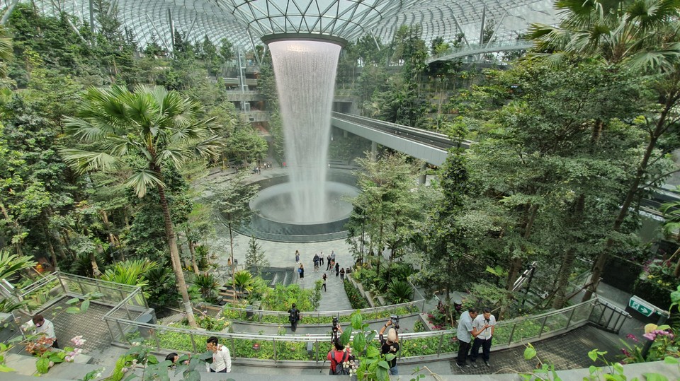 waterfall jewel-changi-airport-pix