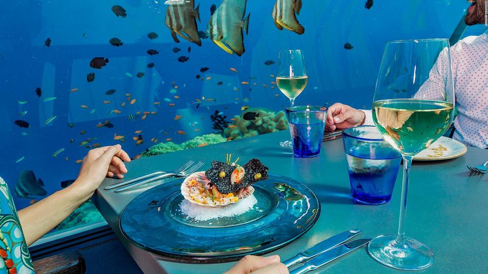 171117135848-maldives-hurawalhi-undersea-restaurant-8-full-169