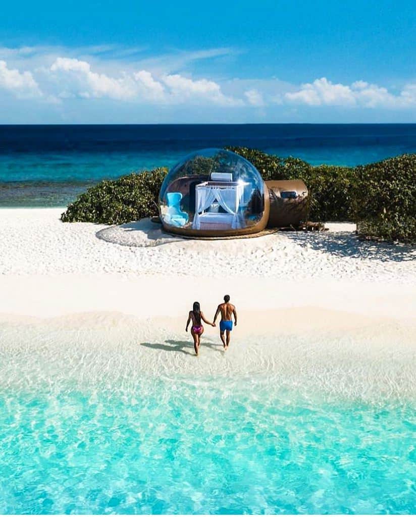 Relax, swim, sunbathe with the large reclining chairs prepared by the resort in the spaces just for you.