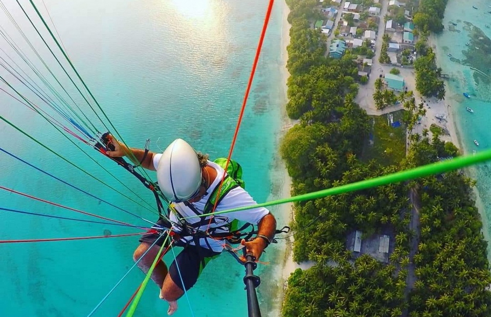 paragliding maldives