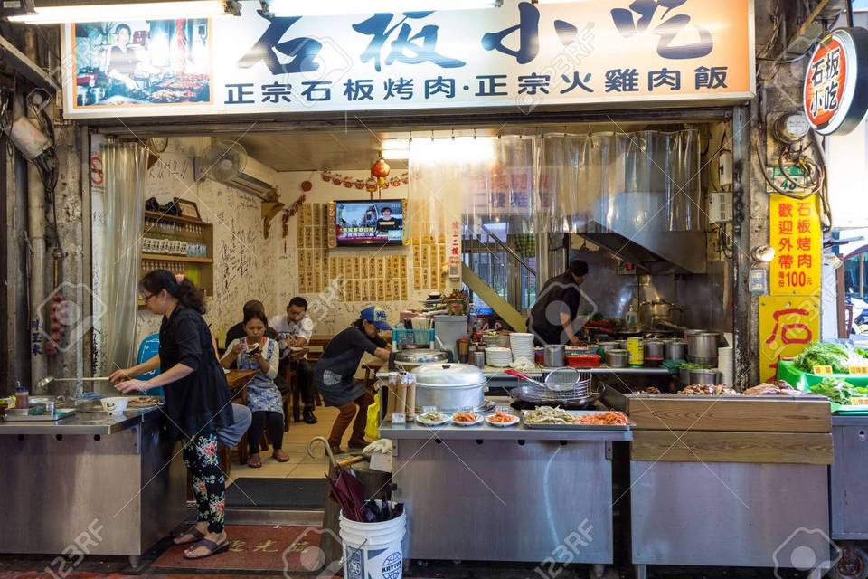 People eating at a small restaurant at the Wulai Old Street