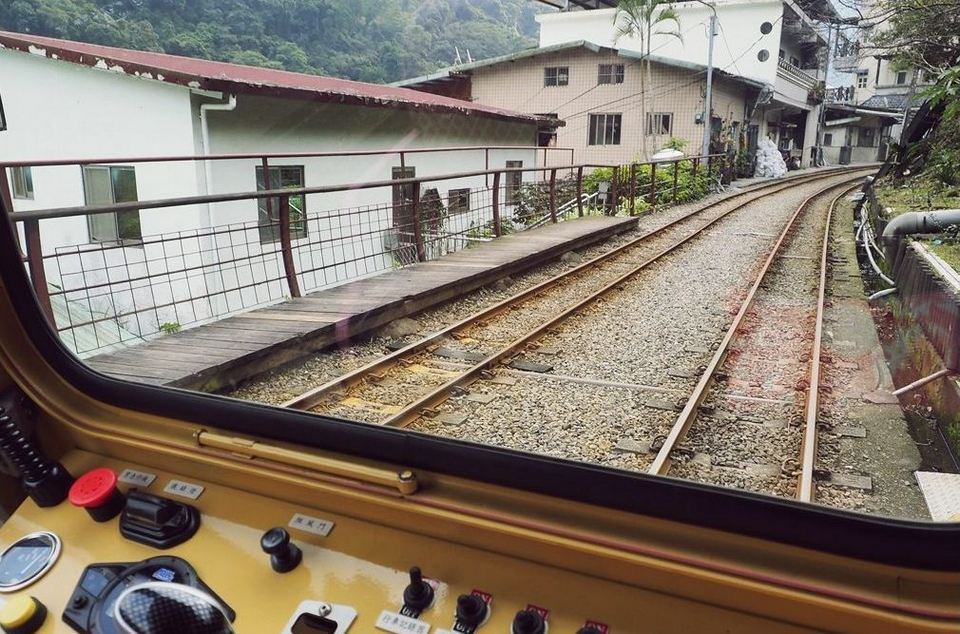 Cute Wulai Log Cart