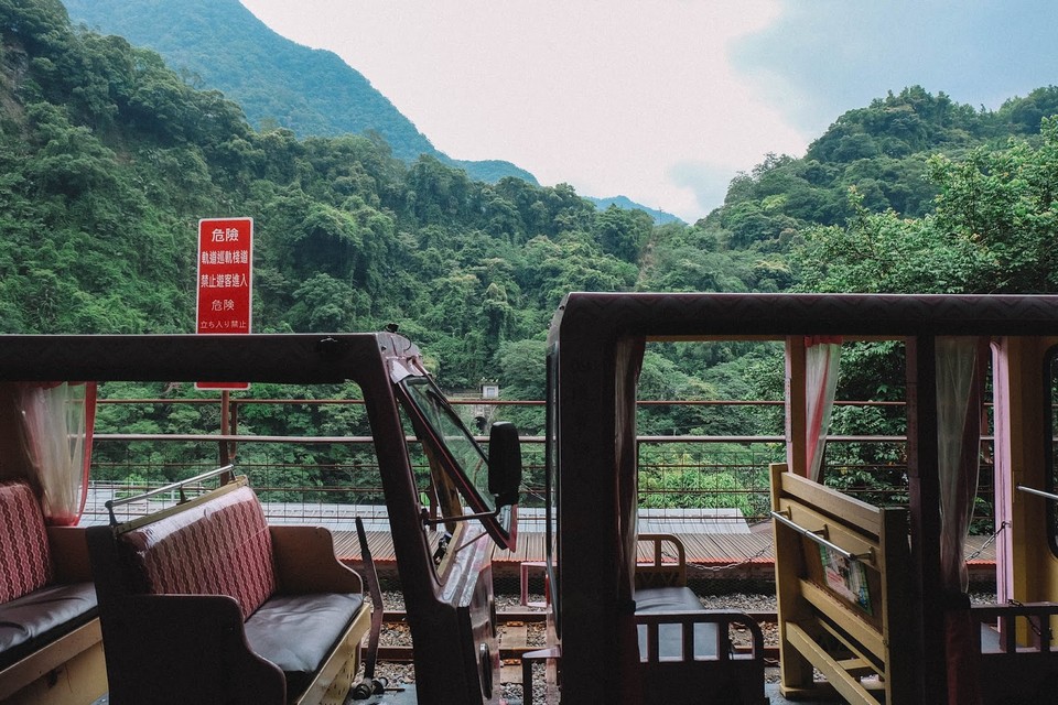 Cute Wulai Log Cart