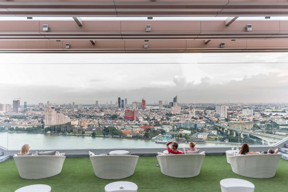 Attitude bar at AVANI Riverside Bangkok