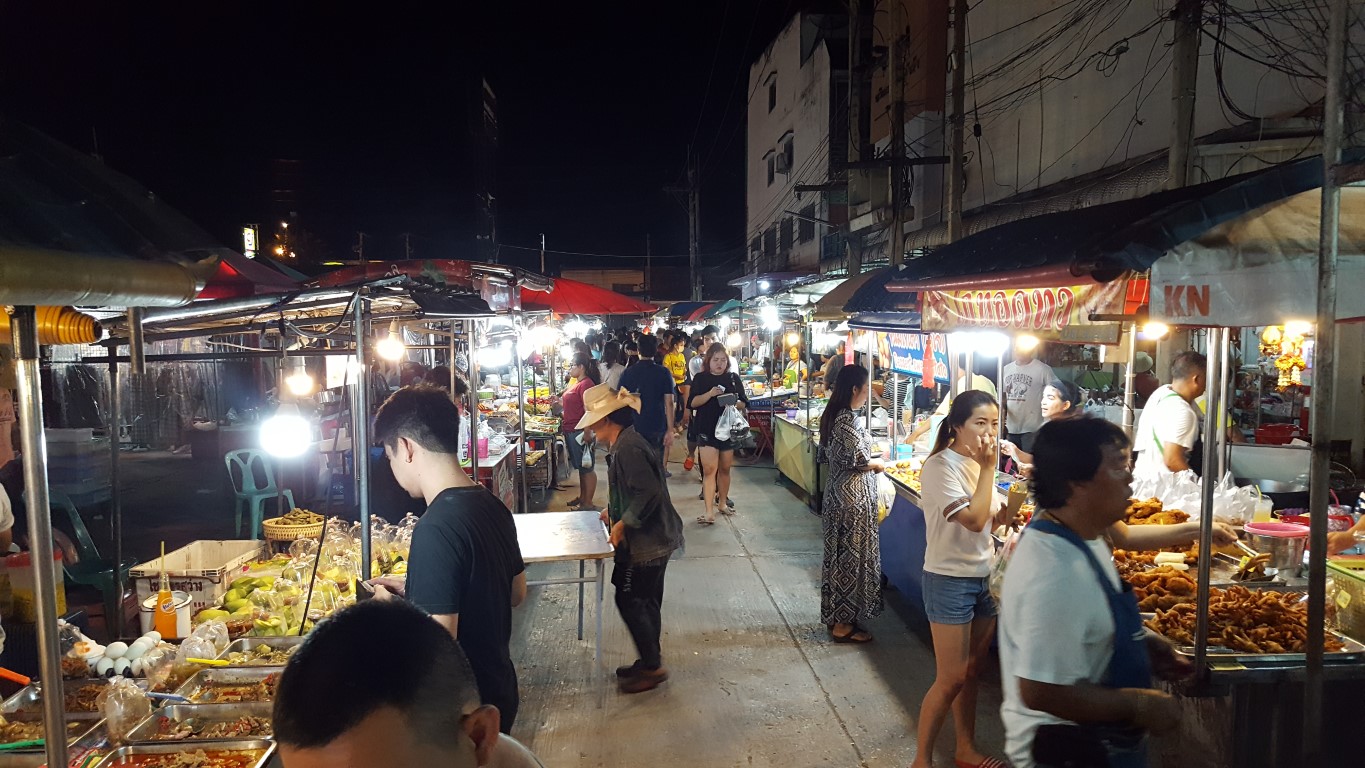 JJ night market Kanchanaburi (train station night market)